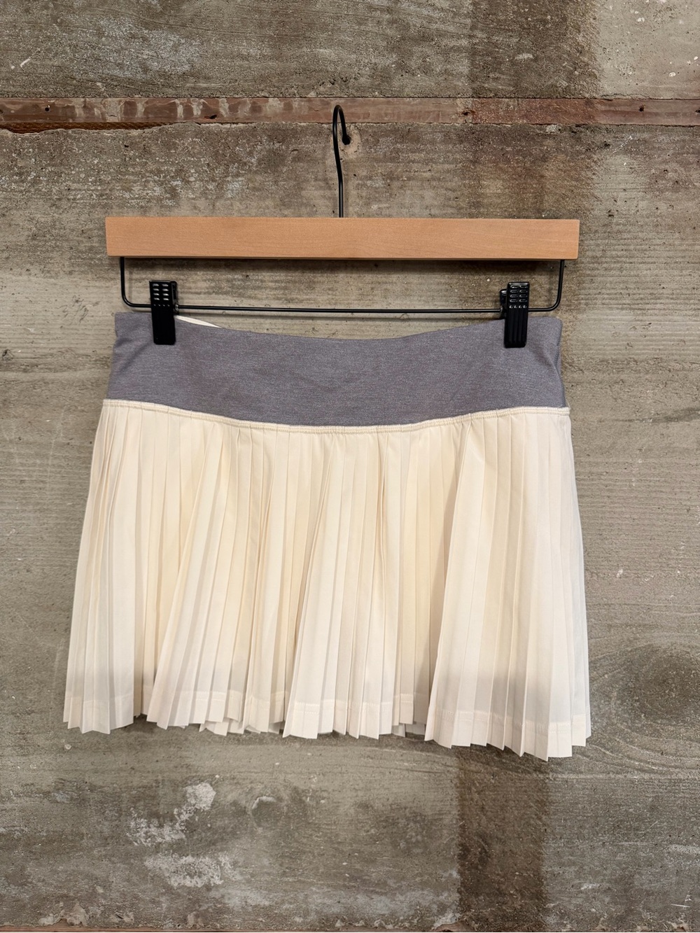lululemon athletica Cream Pleated Mini Skirt with Gray Waistband